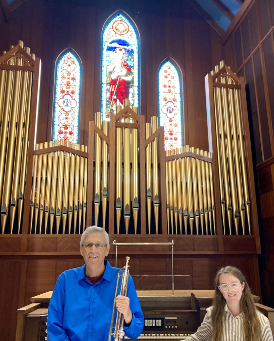 2 players in front of pipe organ
