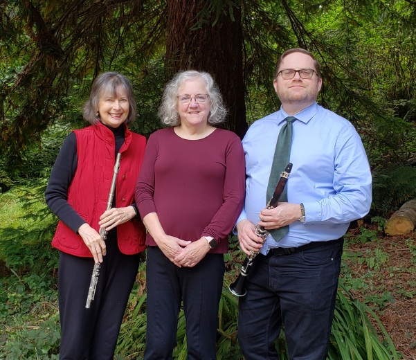 Tre Amici standing under tree